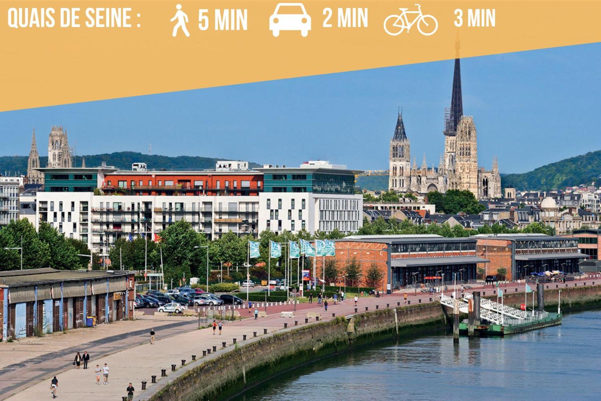 : Vue Panoramique Sur La Seine Avec Parking *